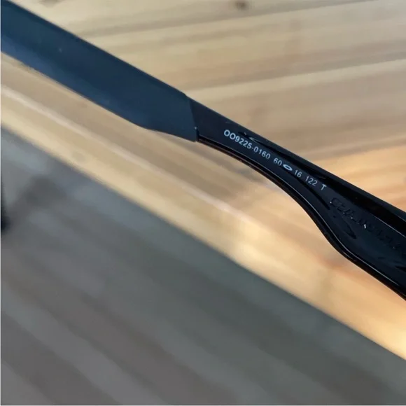 OAKLEYCanteen Men's Polarized Black
Wrap Sunglasses. Used.
009225-01-60 - Picture 10 of 12